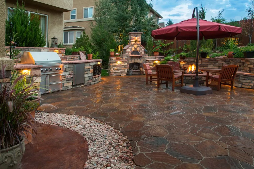 Outdoor courtyard kitchen and dining area